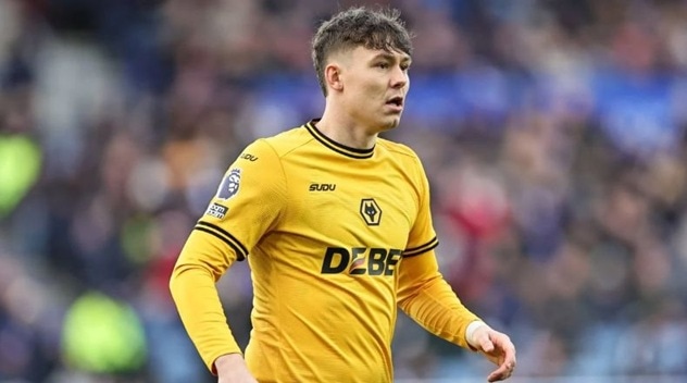 Les loups rejettent l'amélioration de l'offre de Newcastle pour Strand Larsen