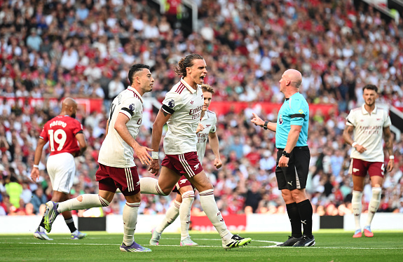 Manchester United 0-1 Arsenal: Quels ont été les principaux points de discussion alors que les Gunners revendiquent une victoire du week-end d'ouverture à Old Trafford?