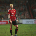 Rencontrez les superstars de la Premier League qui sont encore fermement en été en été