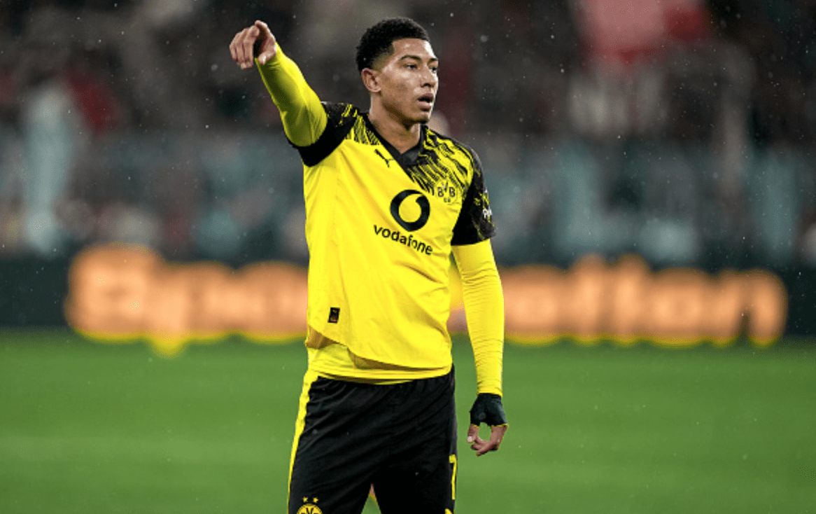 Manchester United envisage-t-il de renforcer ses options de milieu de terrain avec une paire de starlettes anglaises ?