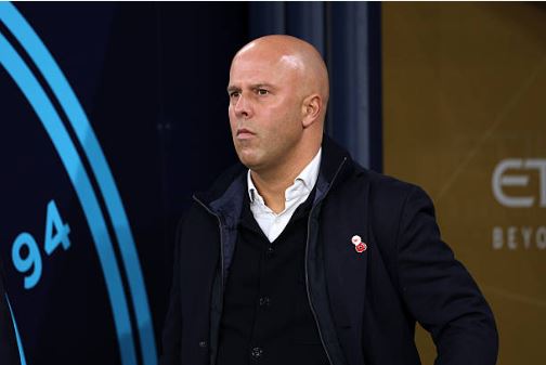 Fabrizio Romano dit que Liverpool soutient toujours Arne Slot