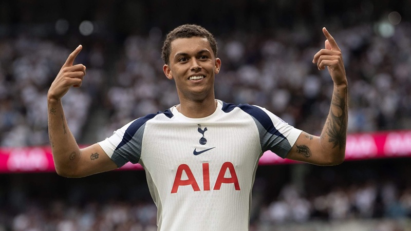 Crystal Palace et Bournemouth dans la course Brennan Johnson