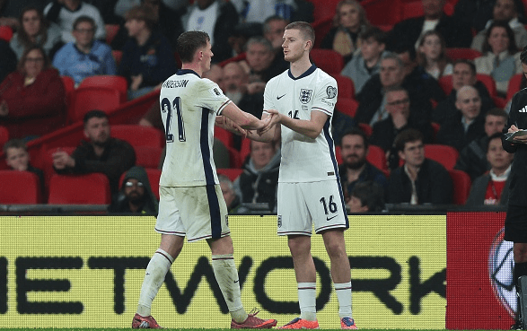 Elliot Anderson et Adam Wharton pourraient-ils remplacer Casemiro à Manchester United cet été ?