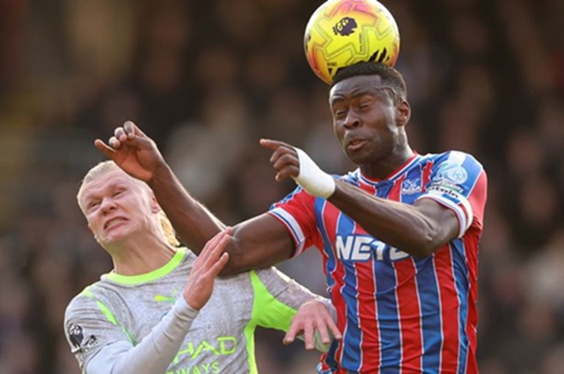 Manchester City discute en interne de Marc Guehi