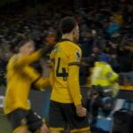 Hugo Bueno et Tom Edozie frappent pour les Wolves pour ébranler les espoirs de titre d'Arsenal (Vidéo)